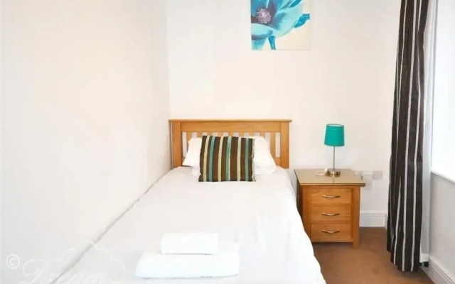 Admiral's Quarter Apartment 4