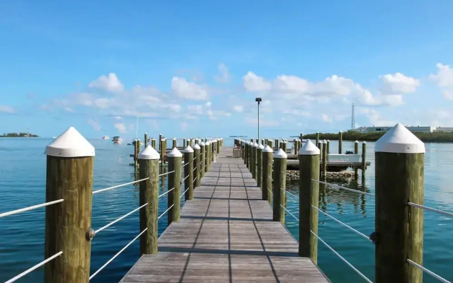 Island View 1BR Residence With Balcony