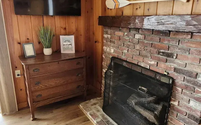 Winni Lakefront Cabin