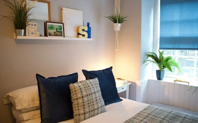 Central, Garden Flat, Sleeps 4, Perfect Location