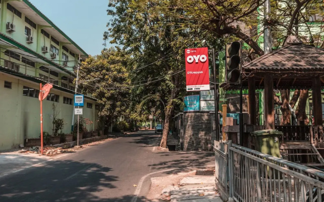 OYO 1674 D'krepyak Syariah