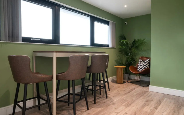 Charles Hope Apartments - Brentford