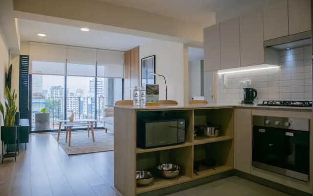 w Charming 2BR w Balcony in Miraflores