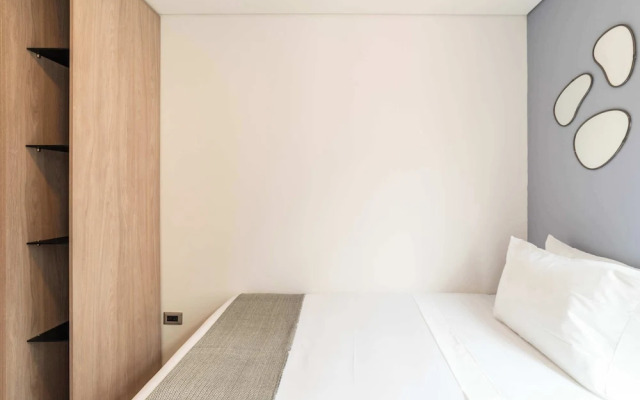 w Elegant 3BR w Outdoor Balcony