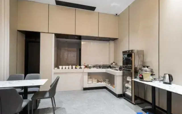 Elong R.YUN Hotel (Jingmen Shayang)