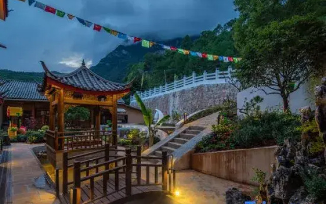 Lugu Lake Lakeside Dream · Hillside Lakeview Boutique Hotel
