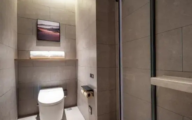 Atour Hotel Zhengzhou East Station East Plaza