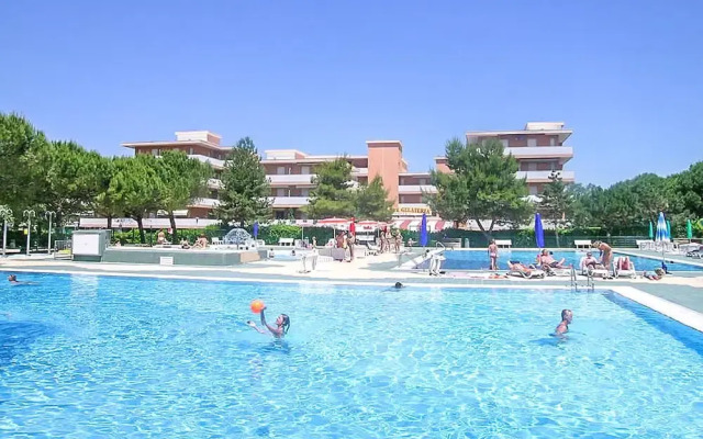 Stunning Apartment in Bibione With Outdoor Swimming Pool