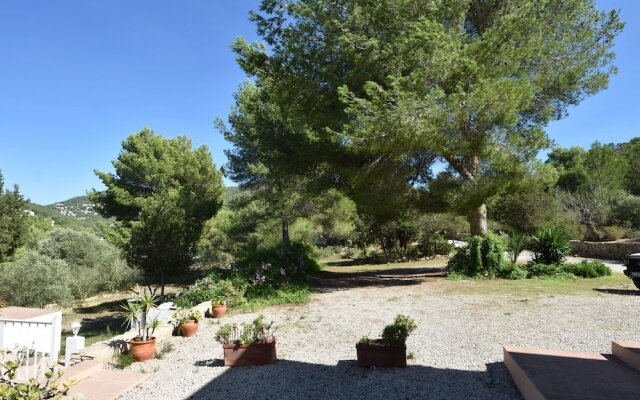 Charming Holiday House Within Walking Distance of Cala Llonga Beach and Village