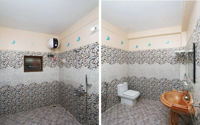 OYO 18686 Aradhya Residency