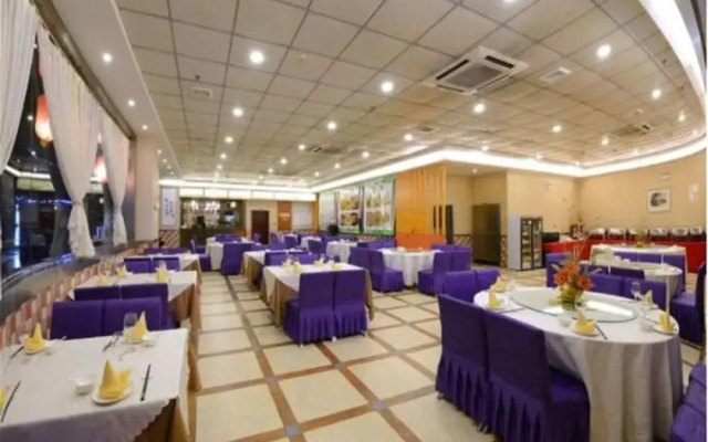 Shi Dai Jin Cheng Hotel