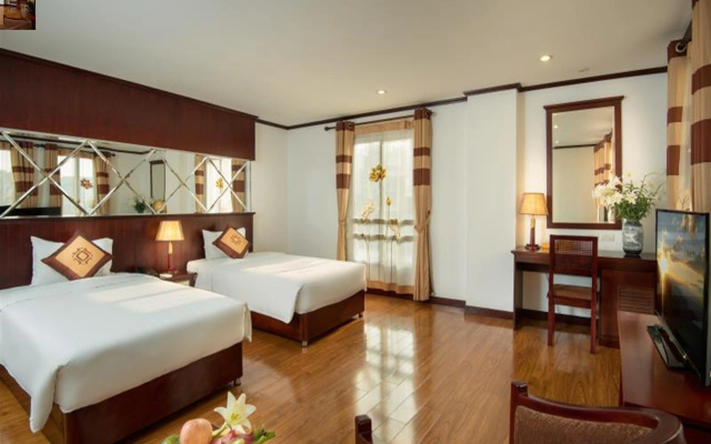 May De Ville Lakeside Hotel – Guest Rooms – Hanoi