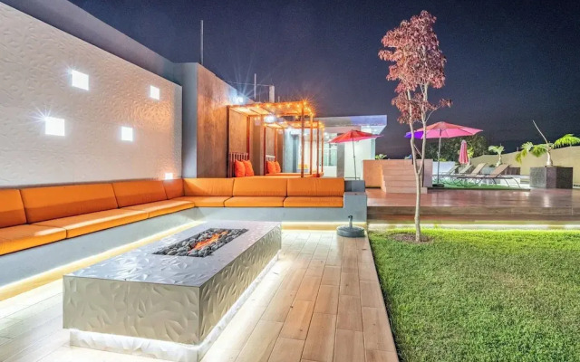 Loft with Pools and Rooftop Sky Bar