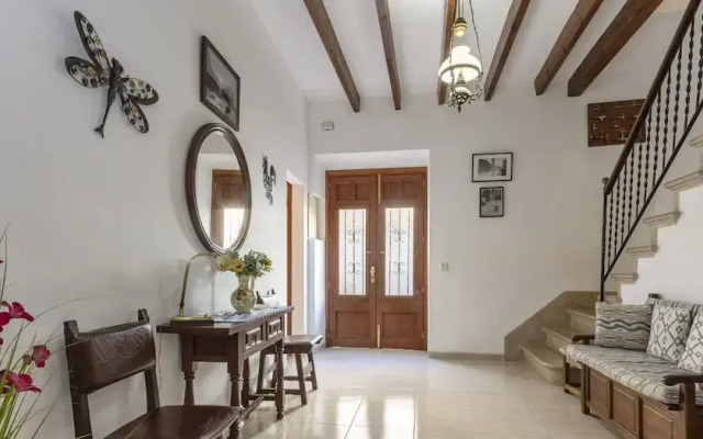 Spacious Villa With Garden