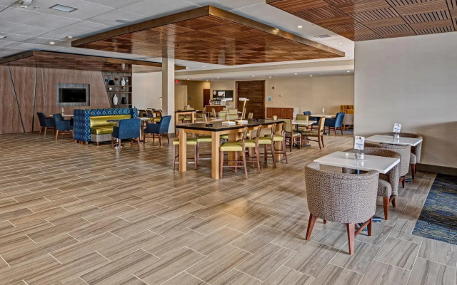 Holiday Inn Express Louisville Airport Expo Center by IHG