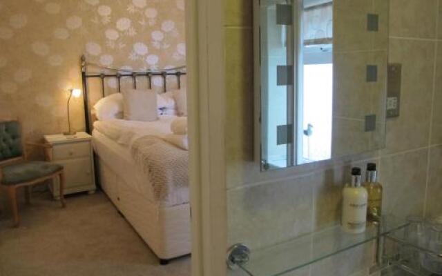 Holmleigh House Bed and Breakfast