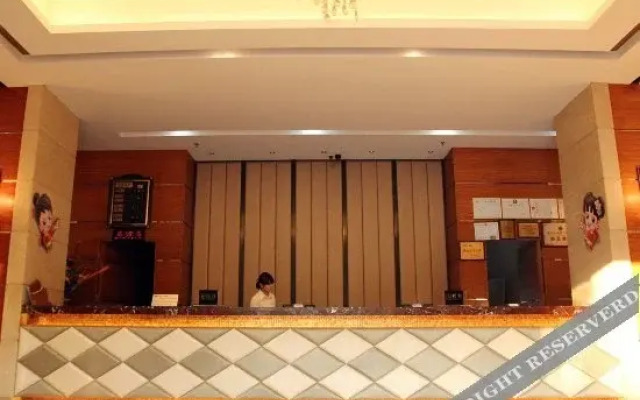 Maoming Zhanquan Hotel (People's Square High-speed Railway Station)