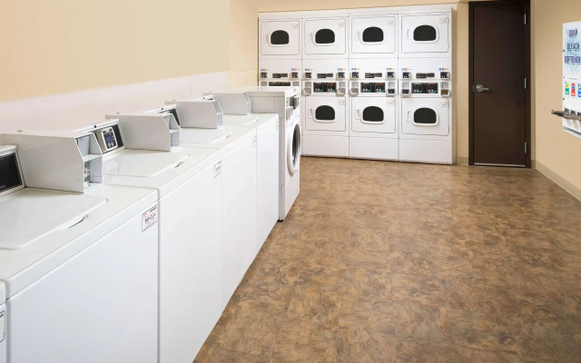 Extended Stay America Select Suites - Cleveland - Airport