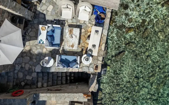 Seaside Neoclassical Property in Vaporia Ermoupoli