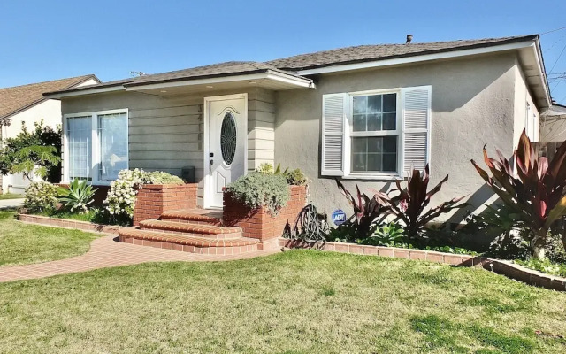 Bellflower Breeze Charming 3 BDR in Long Beach!