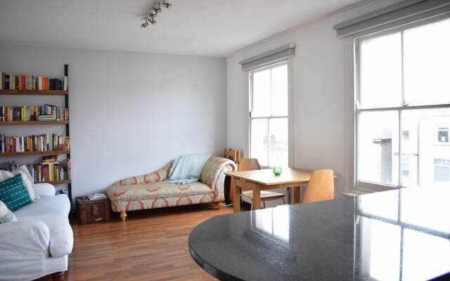 Top Floor 2 Bedroom Apartment in Hackney