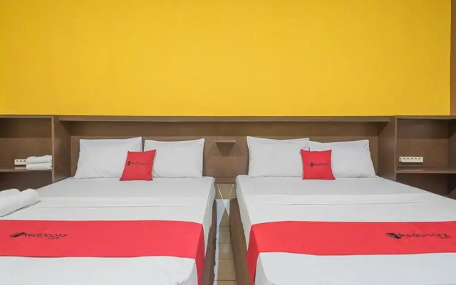 RedDoorz near Alun Alun Subang