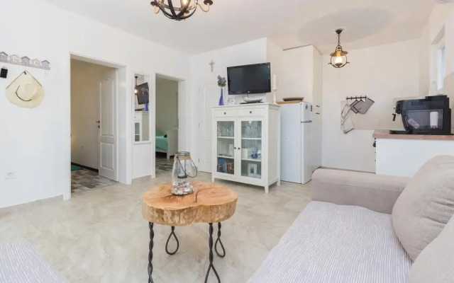 Awesome Home in Zdrelac With Wifi and 4 Bedrooms