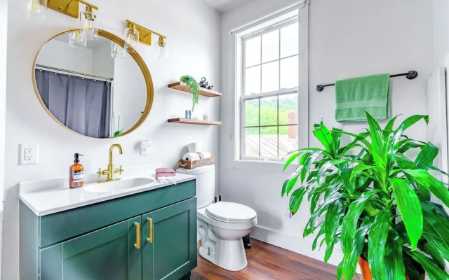 Jungle House Luxury Stays - Downtown Chillicothe