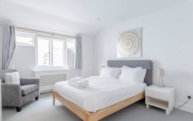 Central & Stylish 2BD Home Near Kensington Gardens