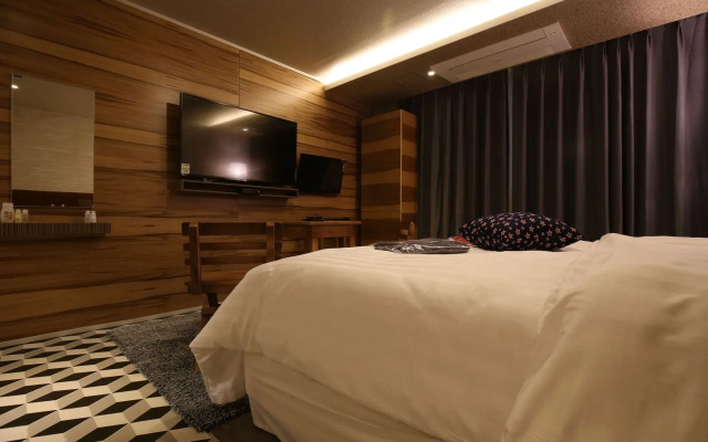 Lost City Z Hotel