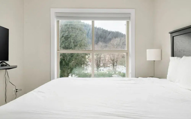 Embrace Serenity Luxe 2BR Suite