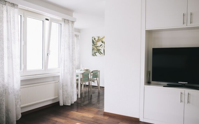 Elegant Apartment with POCKET WIFI !!!