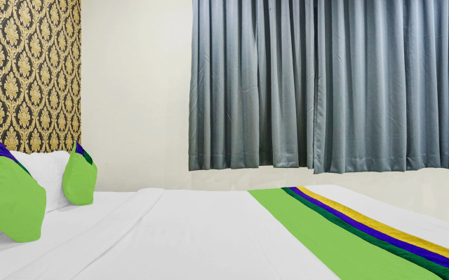 Treebo Trend Emerald Tree Chakan