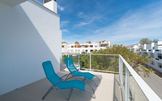 Beautiful Apartment With Terrace and a Pool