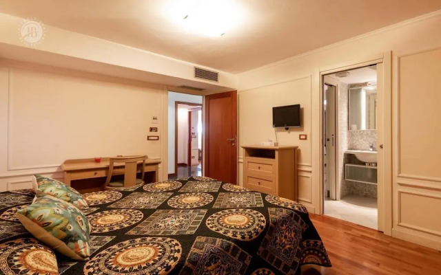 Villa Paradise-sleeps 20-pool-sea Views-pets