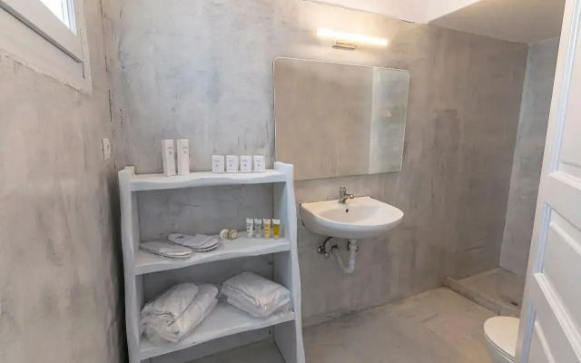 Phaos Santorini Suites
