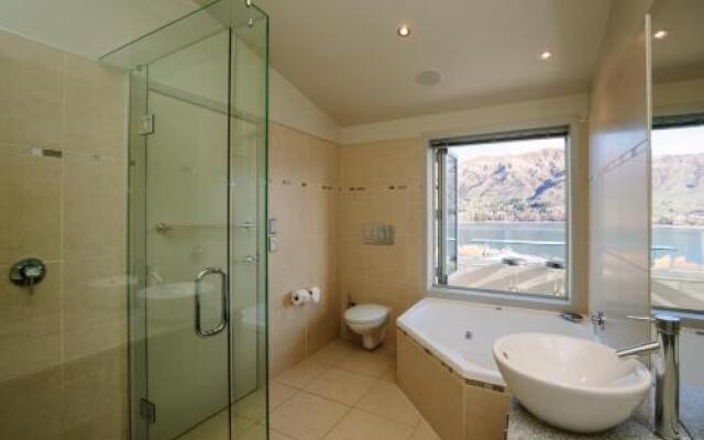 Lakeview Heights Luxury Apartment 2