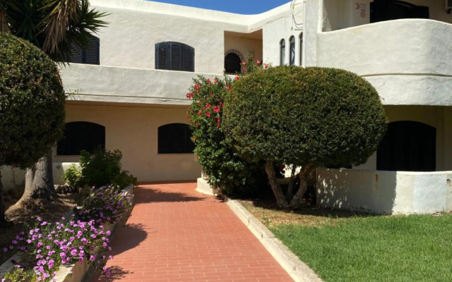 Peaceful & Spacious Apt with Parking & Queen Bed