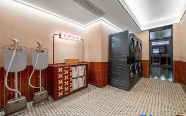 Hello Dongqian Lake Metro Station Hotel