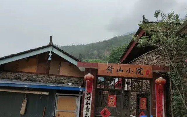Leaning against the small courtyard on the hill