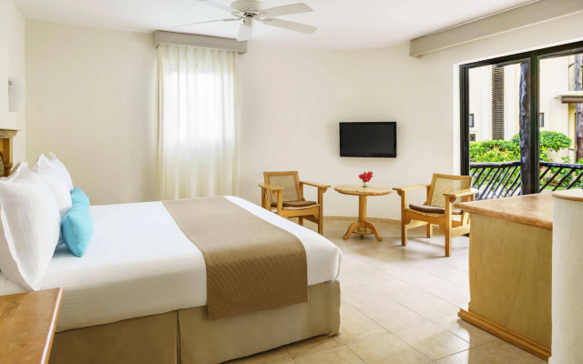 The Reef Playacar Beach Resort & Spa