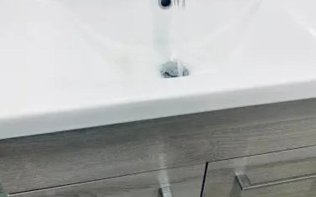 Glasgow City Centre Flat with River Views and Parking