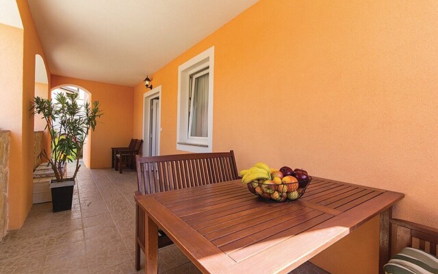 Nice Home in Liznjan With Wifi and 7 Bedrooms