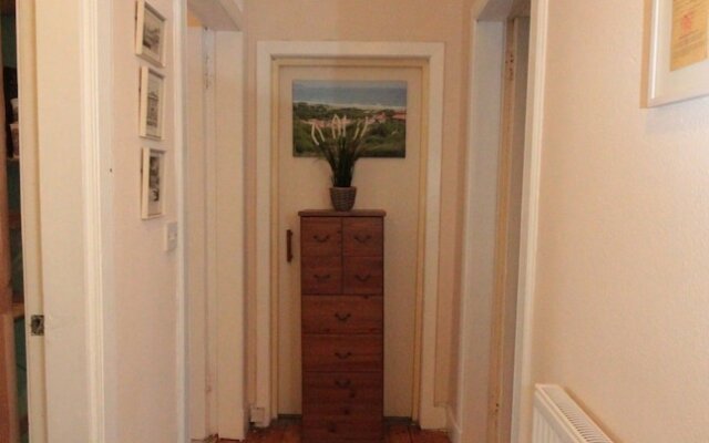 Bright, Spacious Flat For 2 in Edinburgh