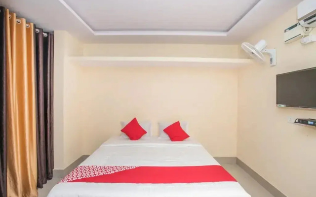 OYO 15818 Om Sai Residency
