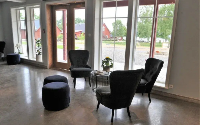 Tiraholms hotell