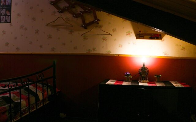 Leon Rooms