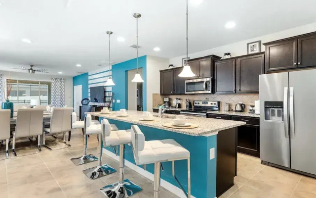 Special Offer Spacious Home With Pool!