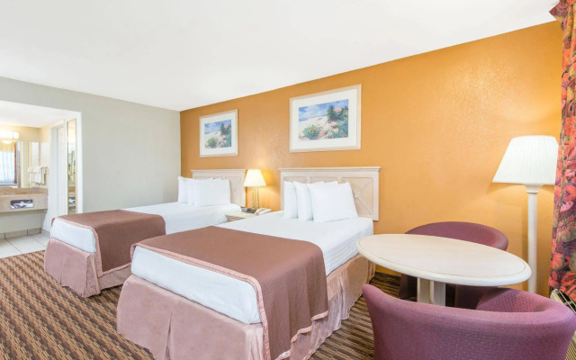 Red Carpet Inn & Suites