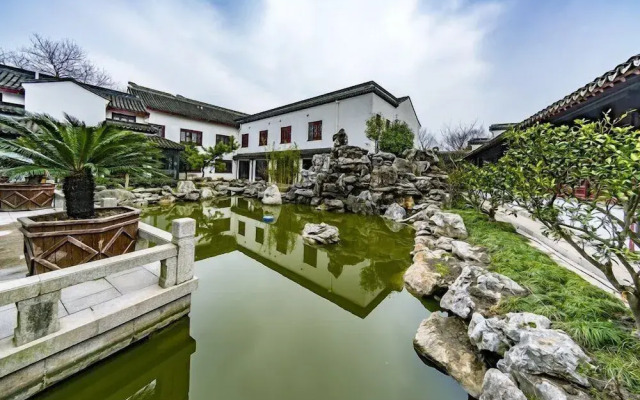 Graceland Garden Court Hotel